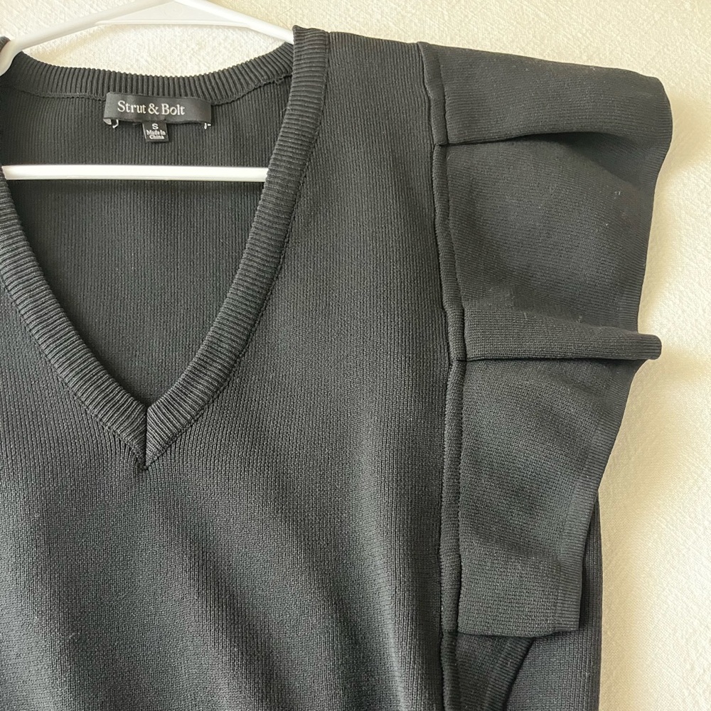 Strut & Bolt Women’s Small flare sleeve sweater. Small black sweater. Worn once.